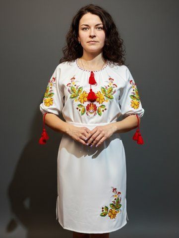 Жіноча білосніжна вишита сукня з яскравим орнаментом по всій сукні "Вікторія" 40 CC-30 фото