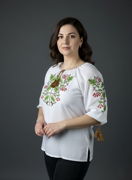 Женская&nbsp;натуральная&nbsp;белая&nbsp;вышиванка&nbsp;с&nbsp;символическим&nbsp;орнаментом&nbsp;"Дуб-калина" SS-14 фото